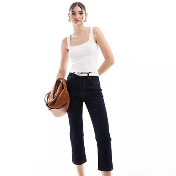 Excellent Condition Rib Square Neck Top | White | Wide Strap Sleeveless - Picture 4 of 5